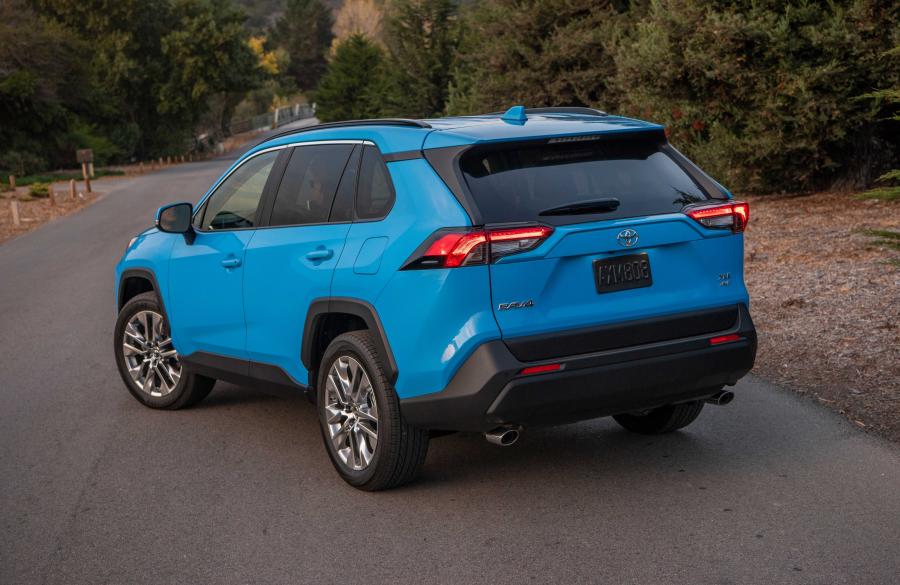  Toyota RAV4 XLE AWD 2018 года  (NA) (фото 7 из 34)